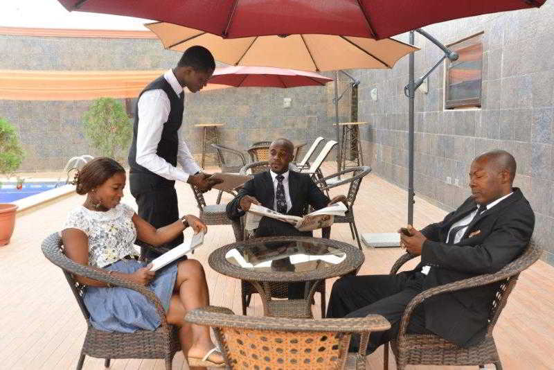 Golden Tulip Essential Lagos Airport Hotel Esterno foto
