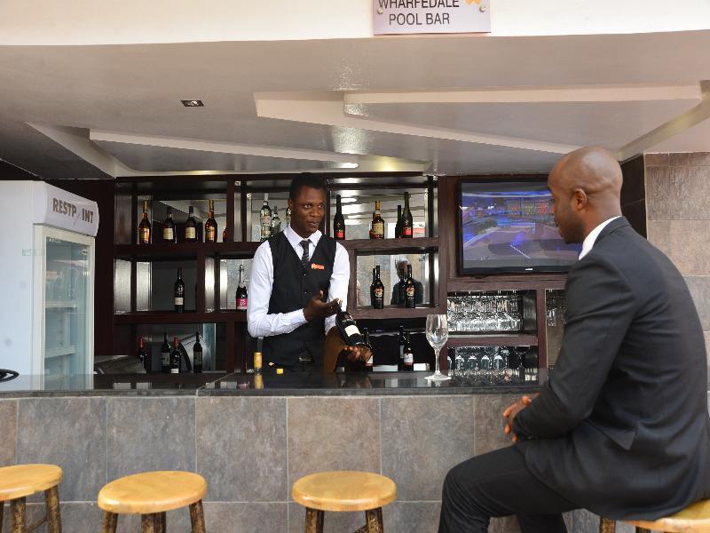 Golden Tulip Essential Lagos Airport Hotel Esterno foto