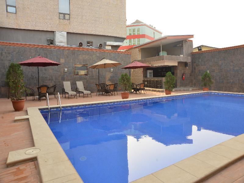 Golden Tulip Essential Lagos Airport Hotel Esterno foto