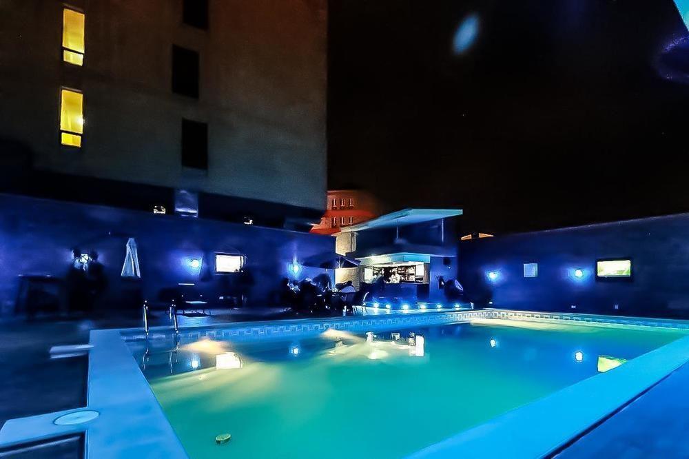 Golden Tulip Essential Lagos Airport Hotel Esterno foto