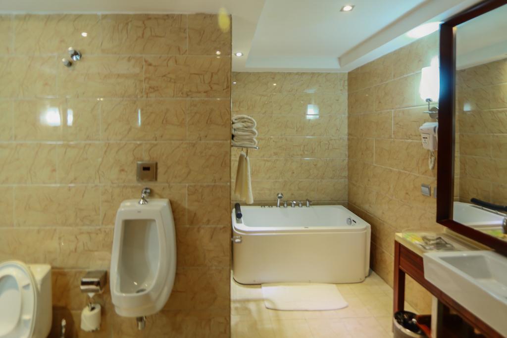 Golden Tulip Essential Lagos Airport Hotel Esterno foto