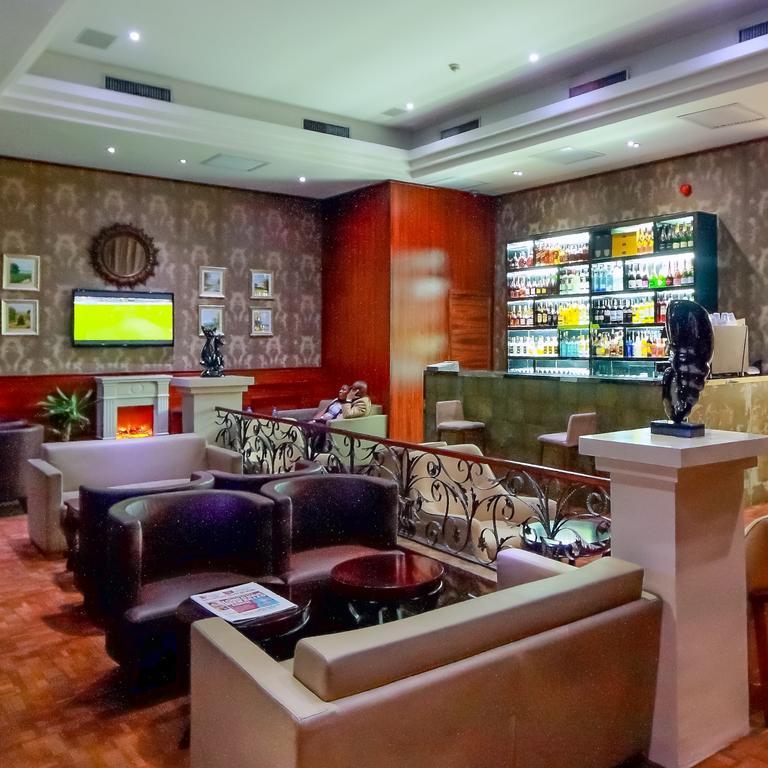Golden Tulip Essential Lagos Airport Hotel Esterno foto