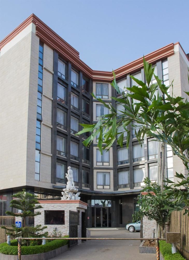 Golden Tulip Essential Lagos Airport Hotel Esterno foto