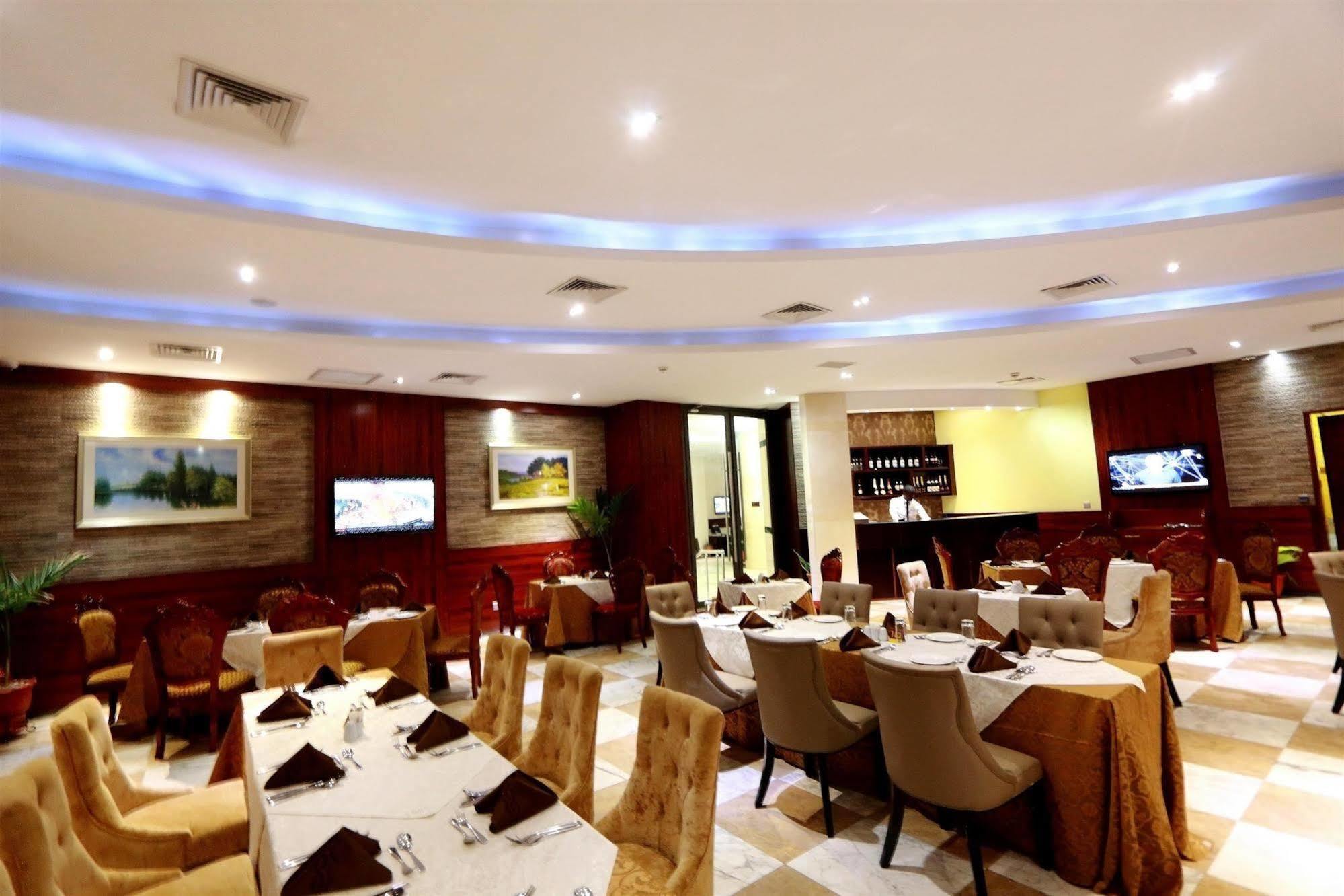 Golden Tulip Essential Lagos Airport Hotel Esterno foto