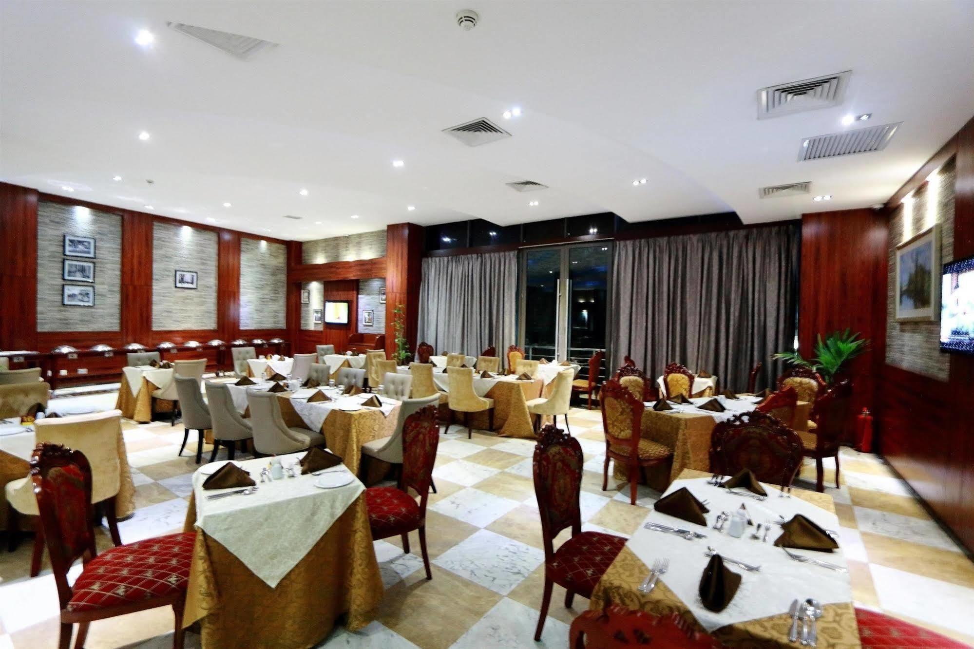 Golden Tulip Essential Lagos Airport Hotel Esterno foto